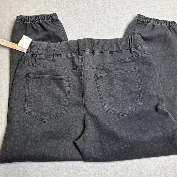 Tinseltown Black Leopard Print Jogger Pants - Picture 9 of 9